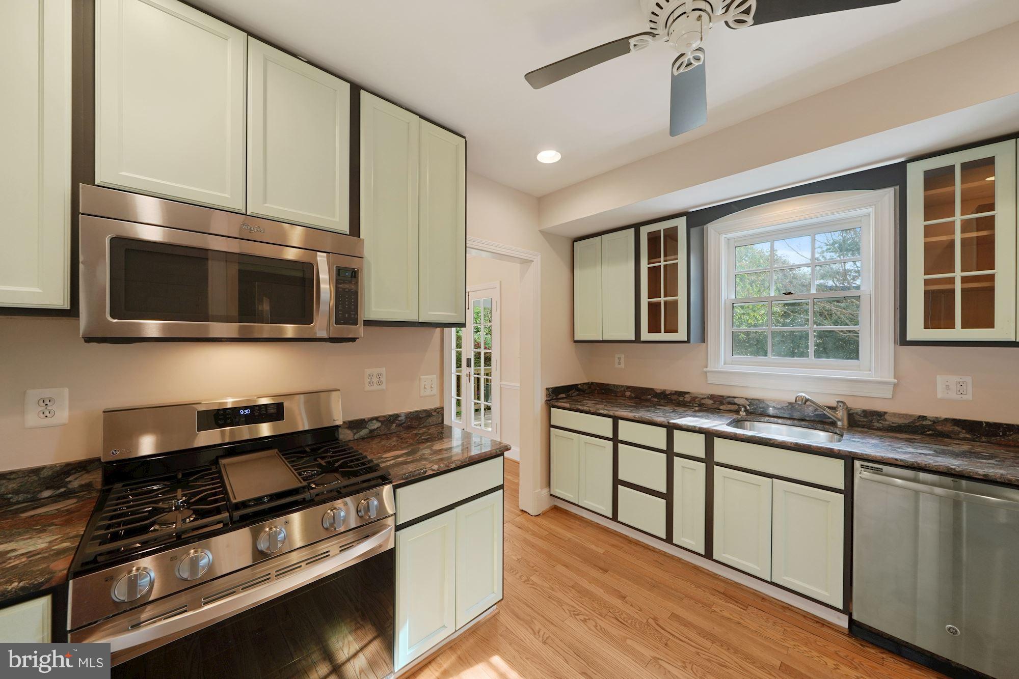 8007 Maple Ridge Road Bethesda, MD 20814 - Photo 7 of 32