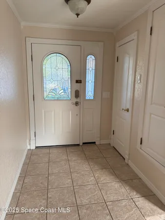 a view of entryway with interior