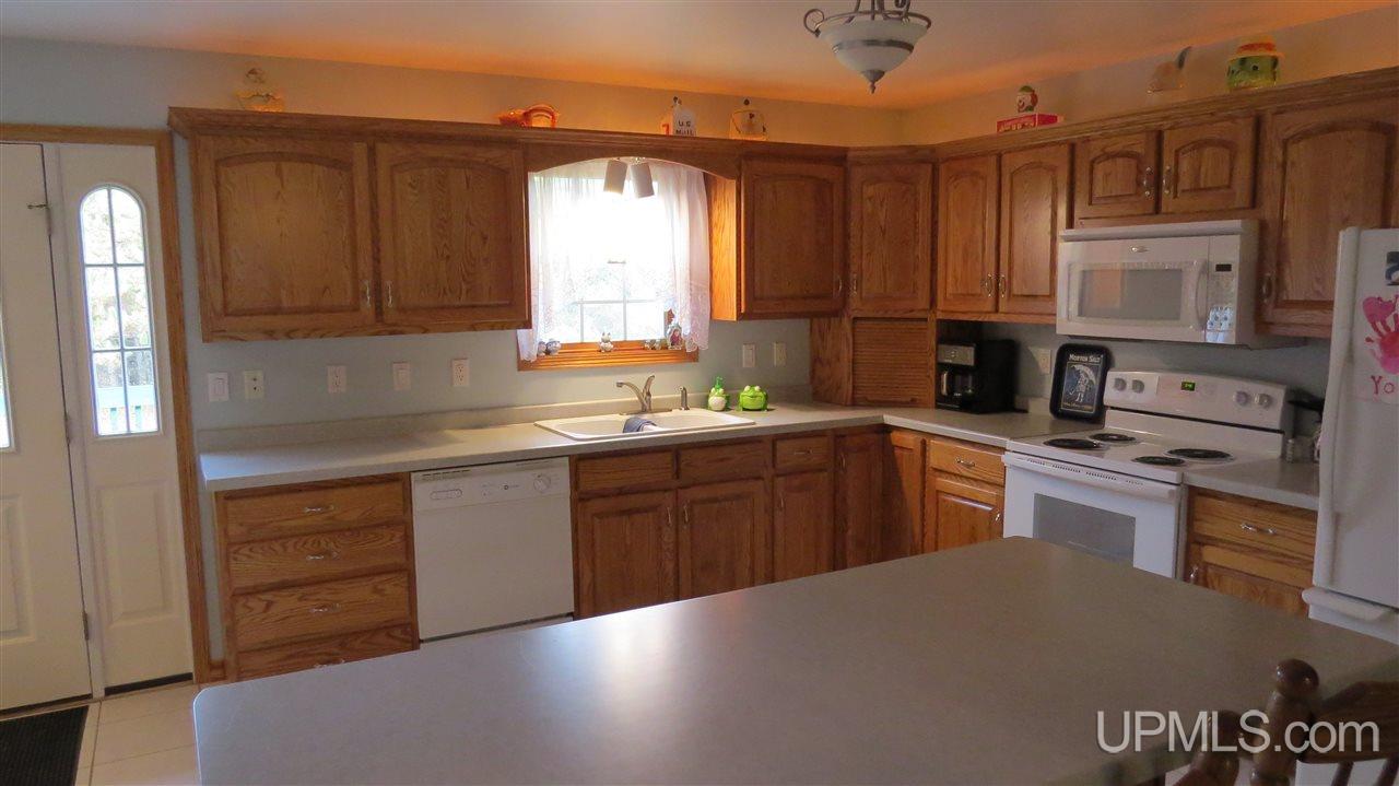 138 School Road Daggett, MI 49821 - Photo 2 of 26 Gallery Image 2