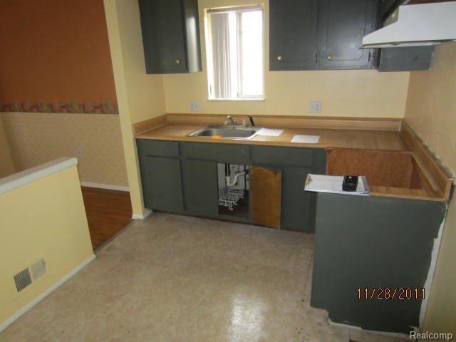 29574 Hoover Road, Unit 96 Warren, MI 48093 - Photo 3 of 6 IMG_4772.JPG