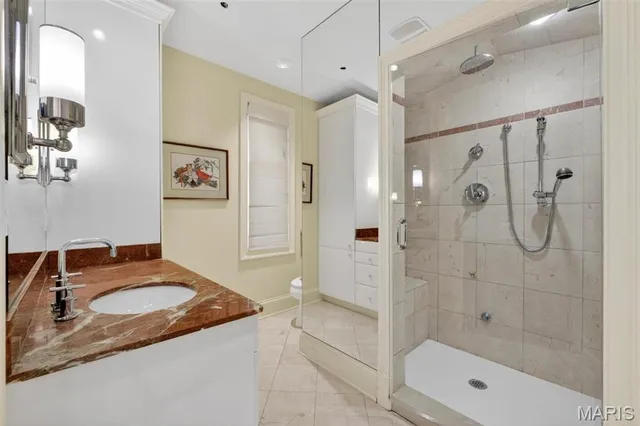 $1,449,000 | 622 Forest Court, Unit 4A, Clayton, MO 63105