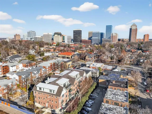 $1,449,000 | 622 Forest Court, Unit 4A, Clayton, MO 63105