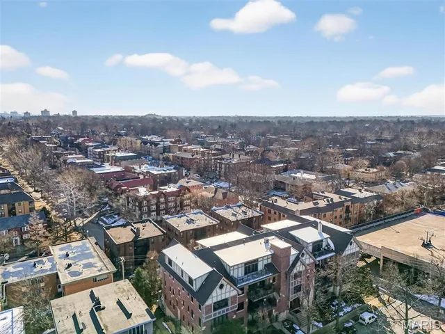 $1,449,000 | 622 Forest Court, Unit 4A, Clayton, MO 63105