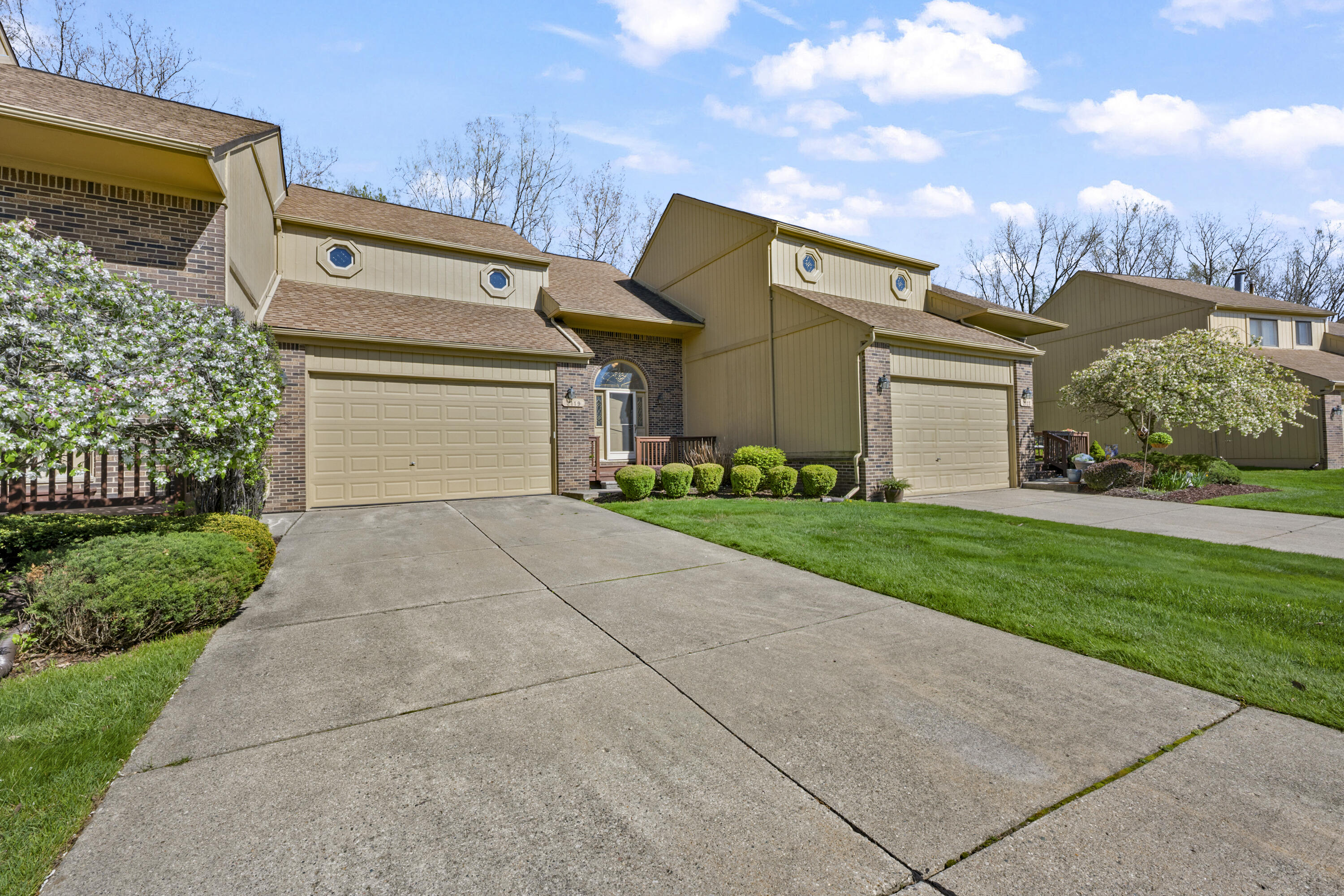 2119 Rochelle Park Drive Rochester Hills, MI 48309 - Photo 2 of 42 Front Entrance