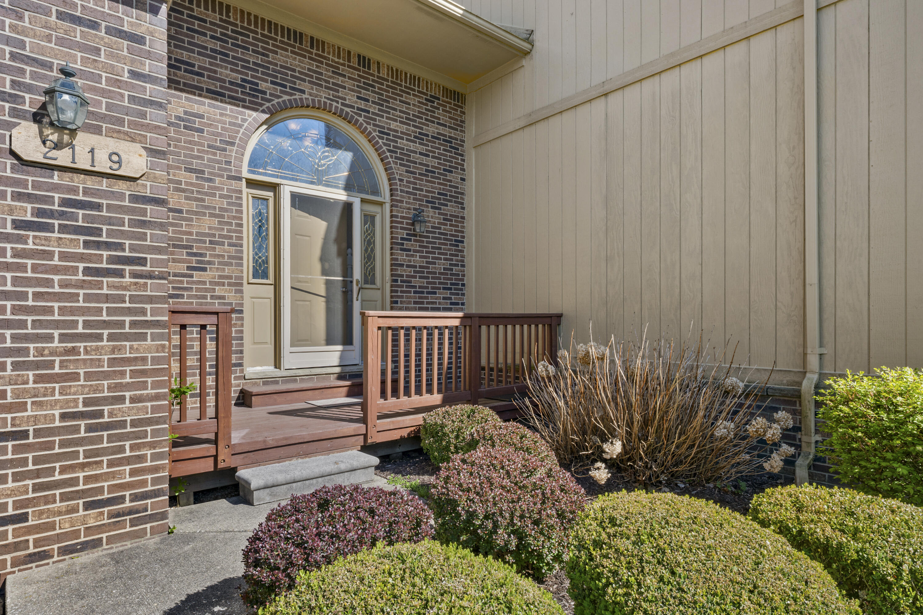 2119 Rochelle Park Drive Rochester Hills, MI 48309 - Photo 3 of 42 PRIVATE ENTRANCE_DSC0047-2