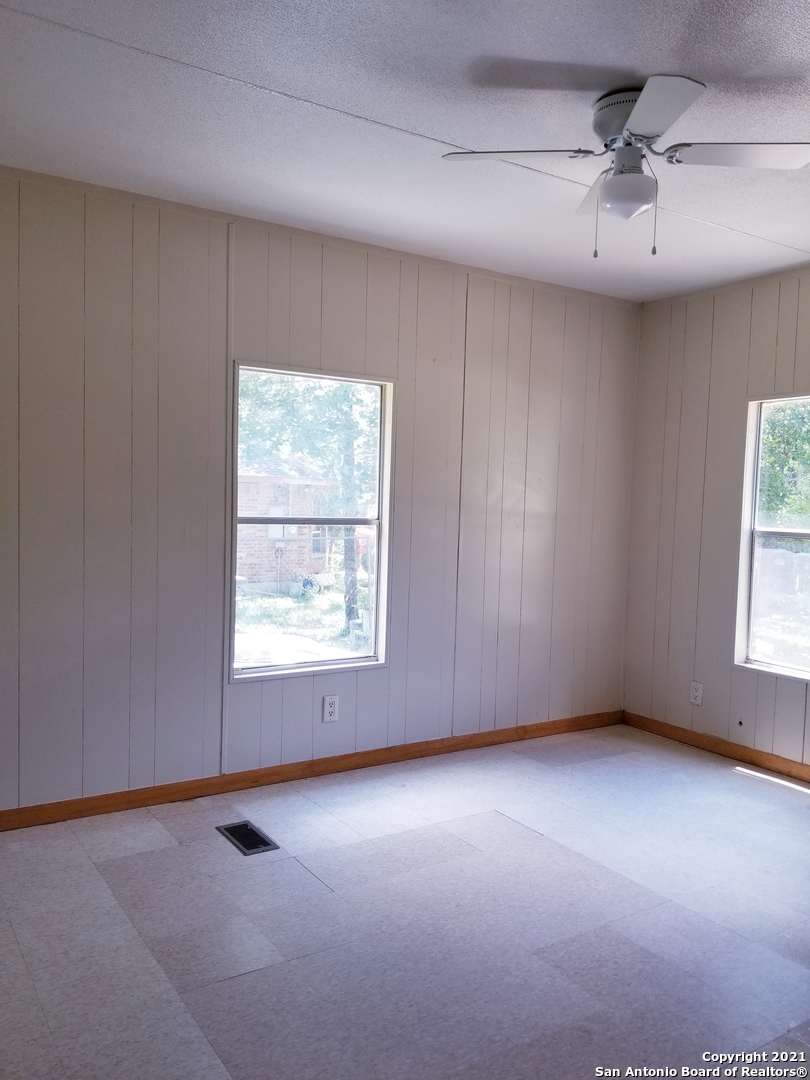 23322 Dragon Rock Road Elmendorf, TX 78112 - Photo 4 of 7