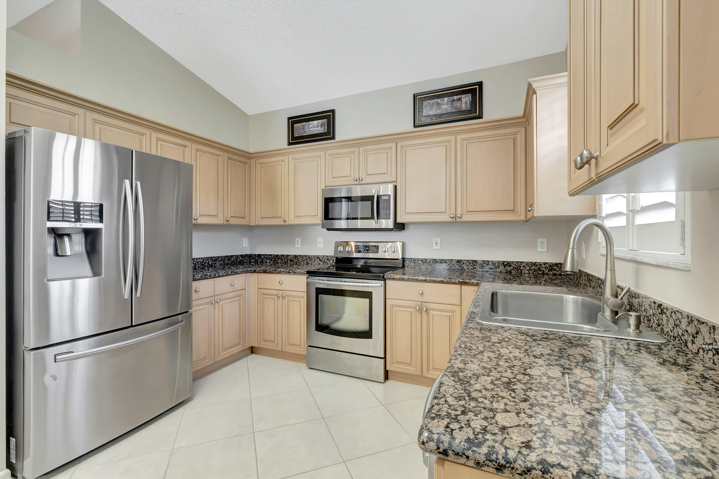 15256 Ixora Road Delray Beach, FL 33484 - Photo 11 of 35 KITCHEN
