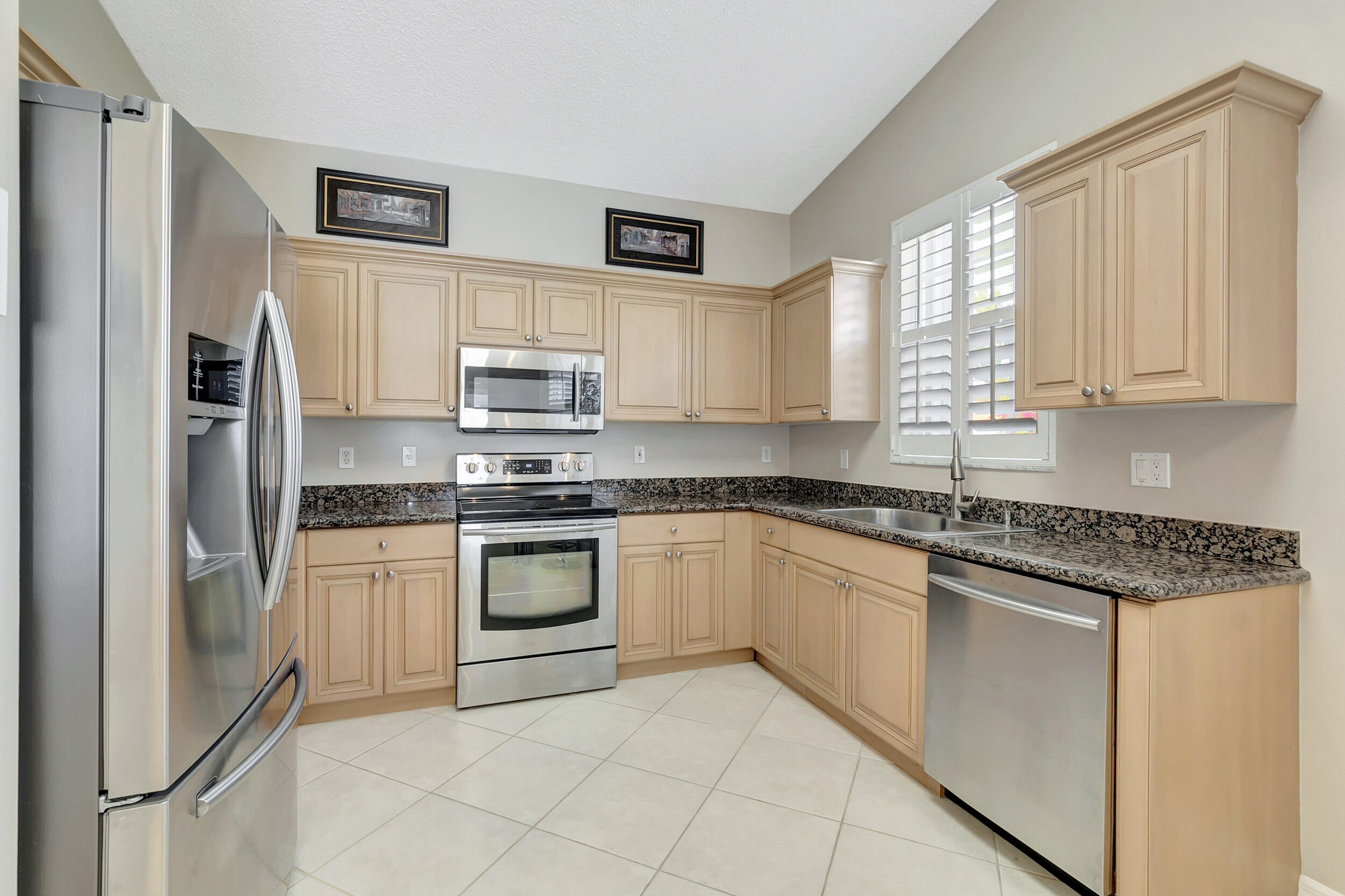15256 Ixora Road Delray Beach, FL 33484 - Photo 10 of 35 KITCHEN