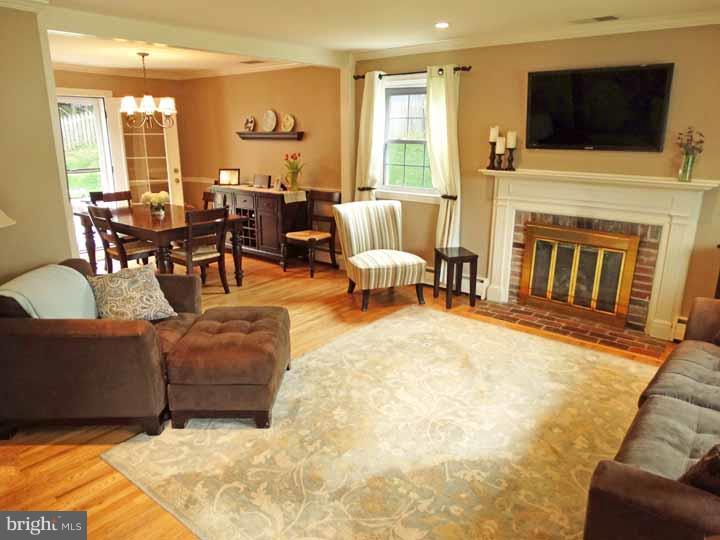 320 Spencer Road Devon, PA 19333 - Photo 3 of 25 Living Room