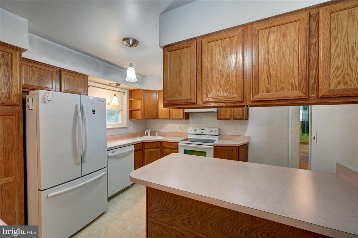 155 Woodstream Road Marcus Hook, PA 19061 - Photo 10 of 39 Gallery Image 10