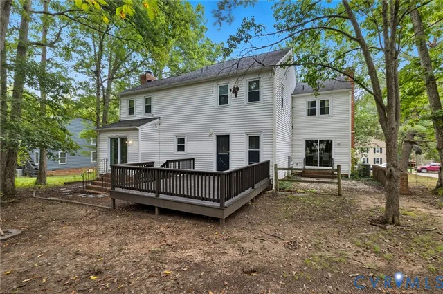a view of a house with backyard and a tree