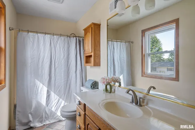 $395,000 | 306 13th Avenue, De Witt, IA 52742