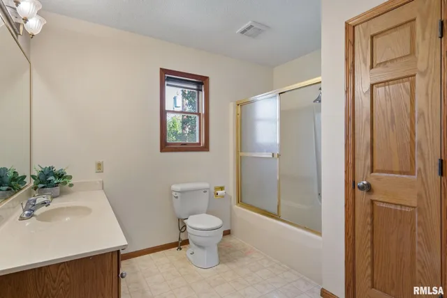 $395,000 | 306 13th Avenue, De Witt, IA 52742