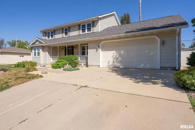 $395,000 | 306 13th Avenue, De Witt, IA 52742