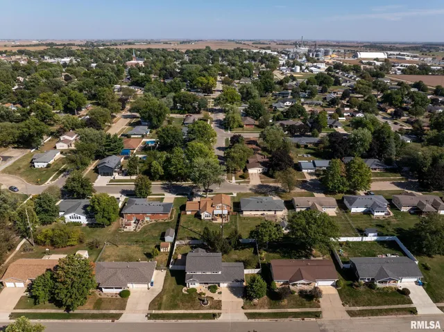 $395,000 | 306 13th Avenue, De Witt, IA 52742