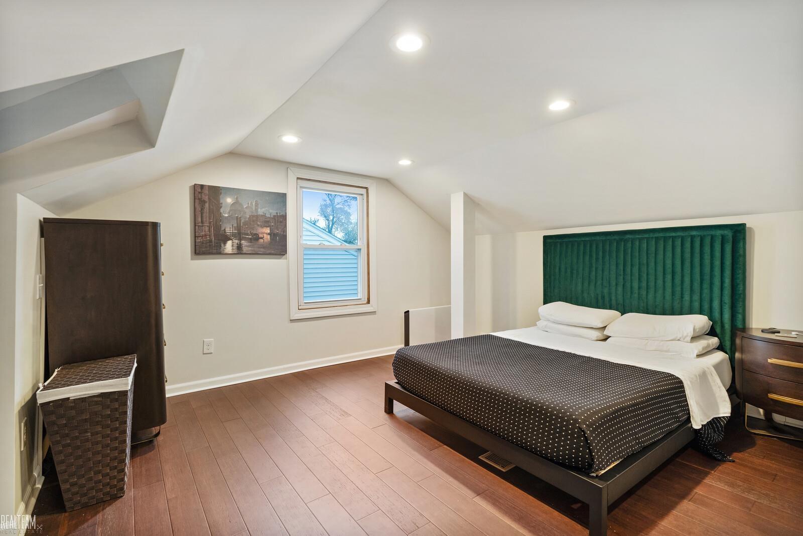 2924 Crooks Road Royal Oak, MI 48073 - Photo 19 of 30