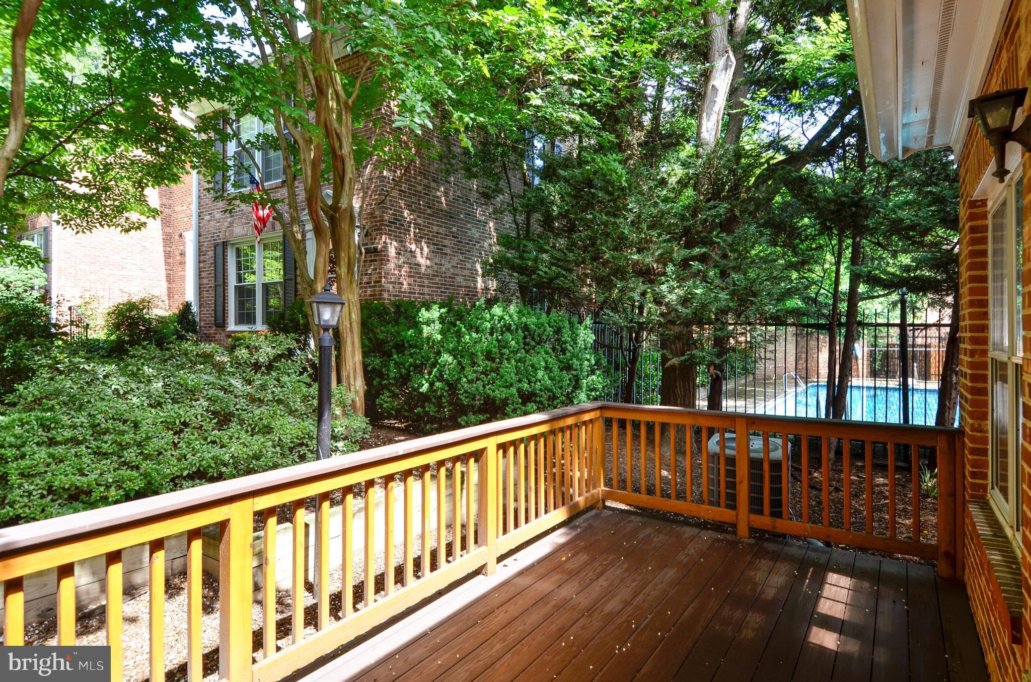 2504 South Walter Reed Drive, Unit 2 Arlington, VA 22206 - Photo 13 of 19 Exterior (Rear)