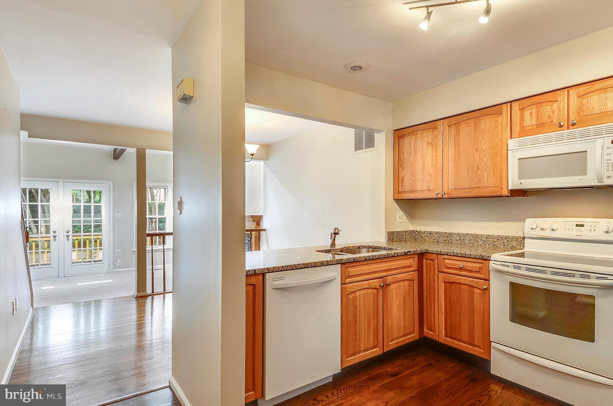 2504 South Walter Reed Drive, Unit 2 Arlington, VA 22206 - Photo 7 of 19 Kitchen