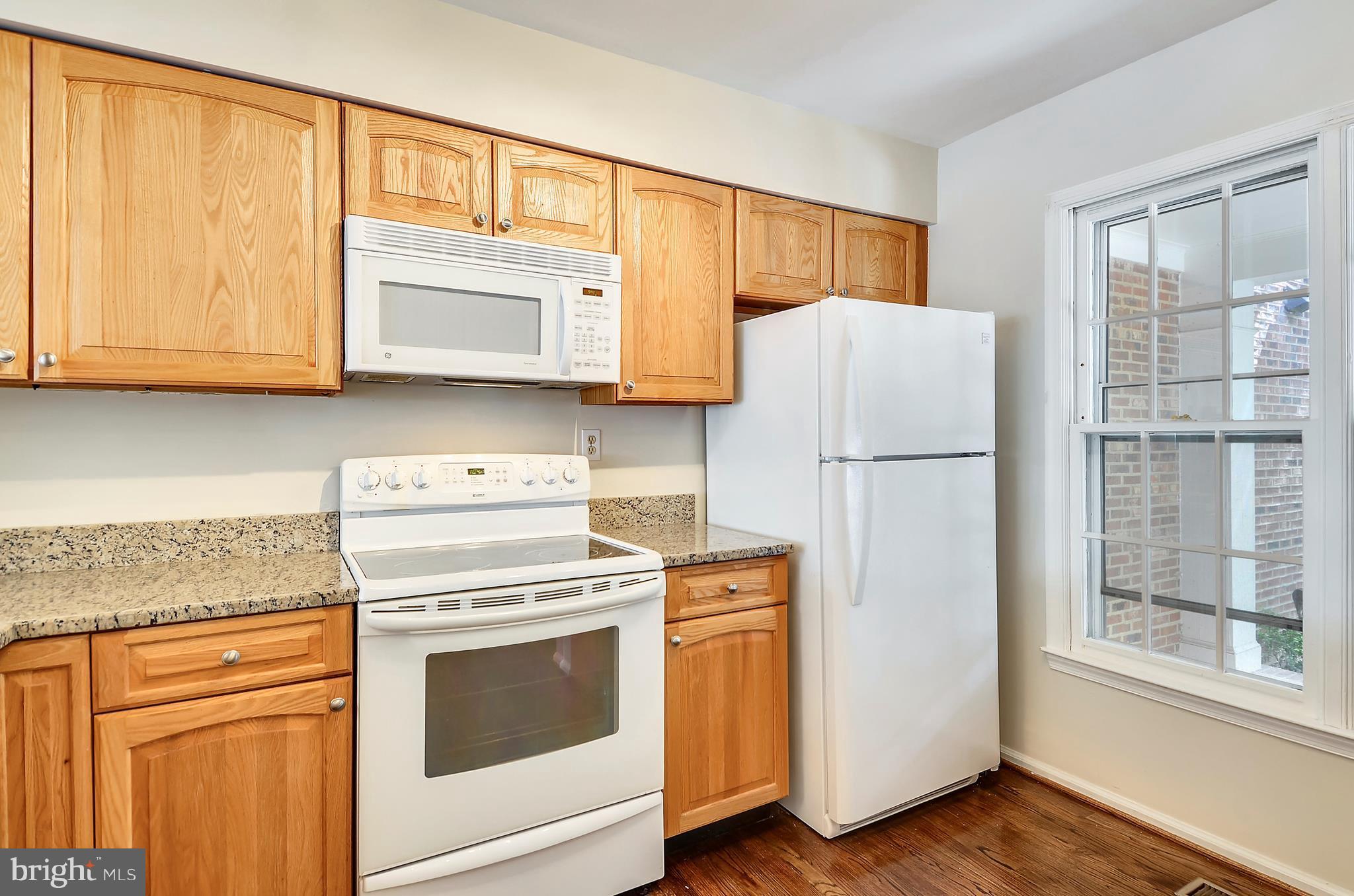 2504 South Walter Reed Drive, Unit 2 Arlington, VA 22206 - Photo 8 of 19 Kitchen