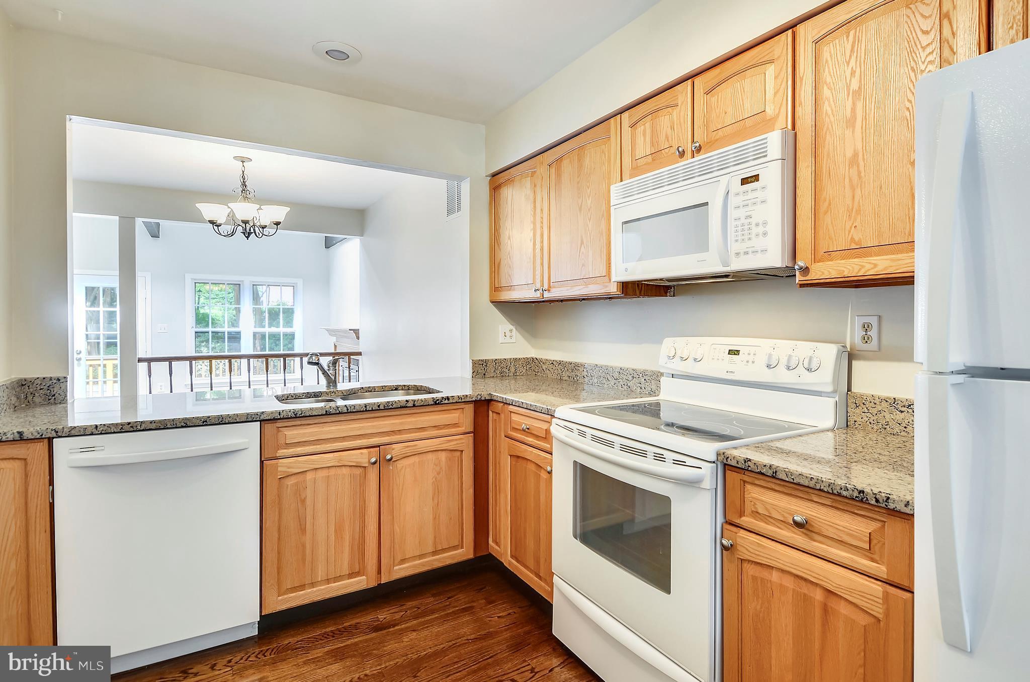 2504 South Walter Reed Drive, Unit 2 Arlington, VA 22206 - Photo 10 of 19 Kitchen