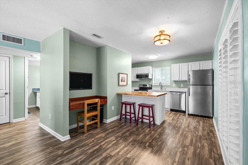 507 Northwest 39th Road, Unit 110 Gainesville, FL 32607 - Photo 6 of 27