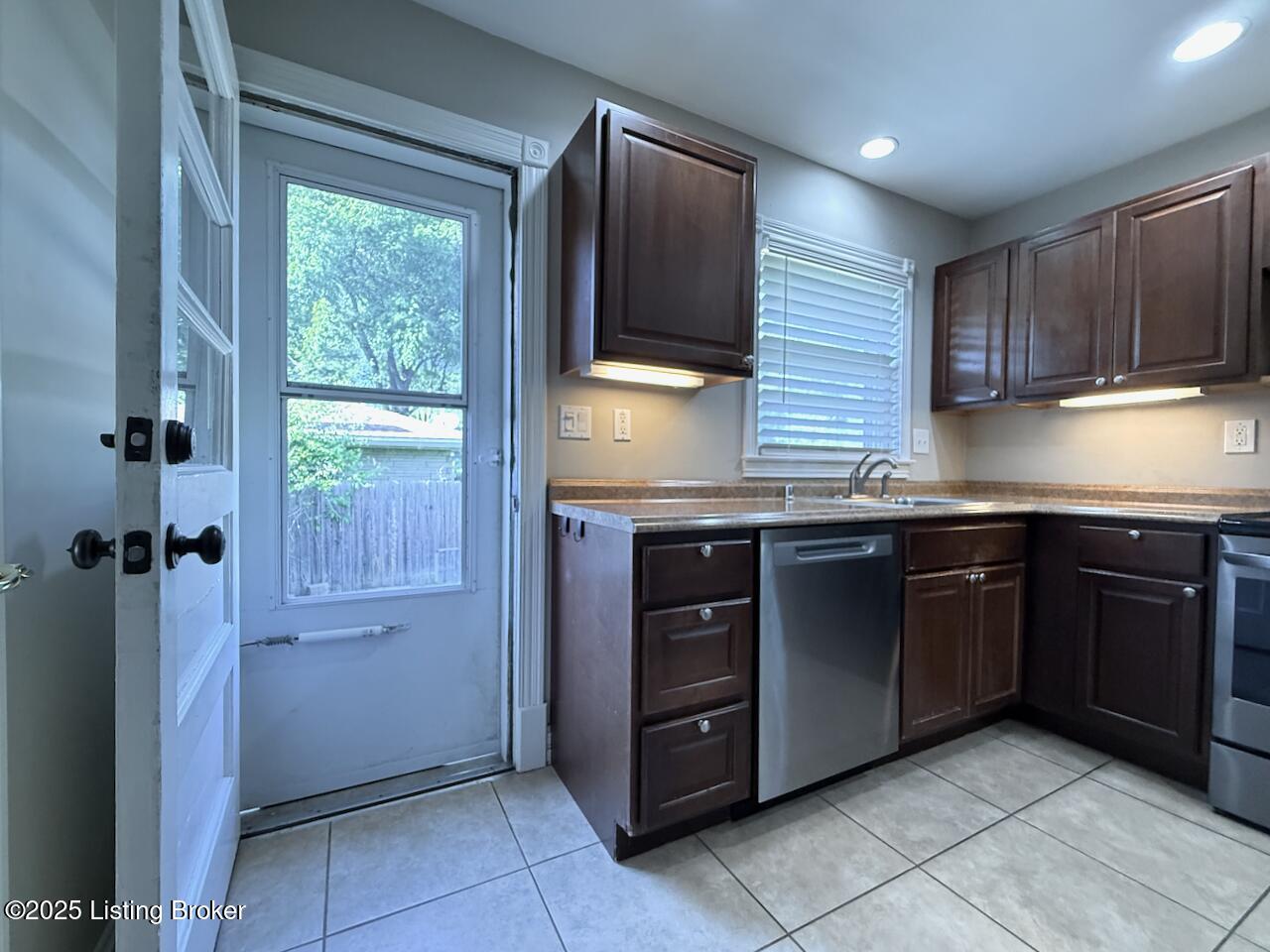 2903 Cambridge Road Louisville, KY 40220 - Photo 28 of 31 Kitchen to backyard