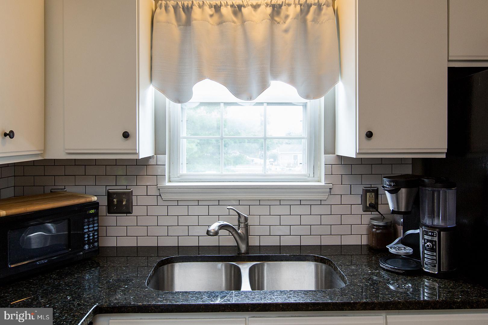 30 Brookfield Road Lititz, PA 17543 - Photo 8 of 28 Kitchen Tile Backsplash & Granite