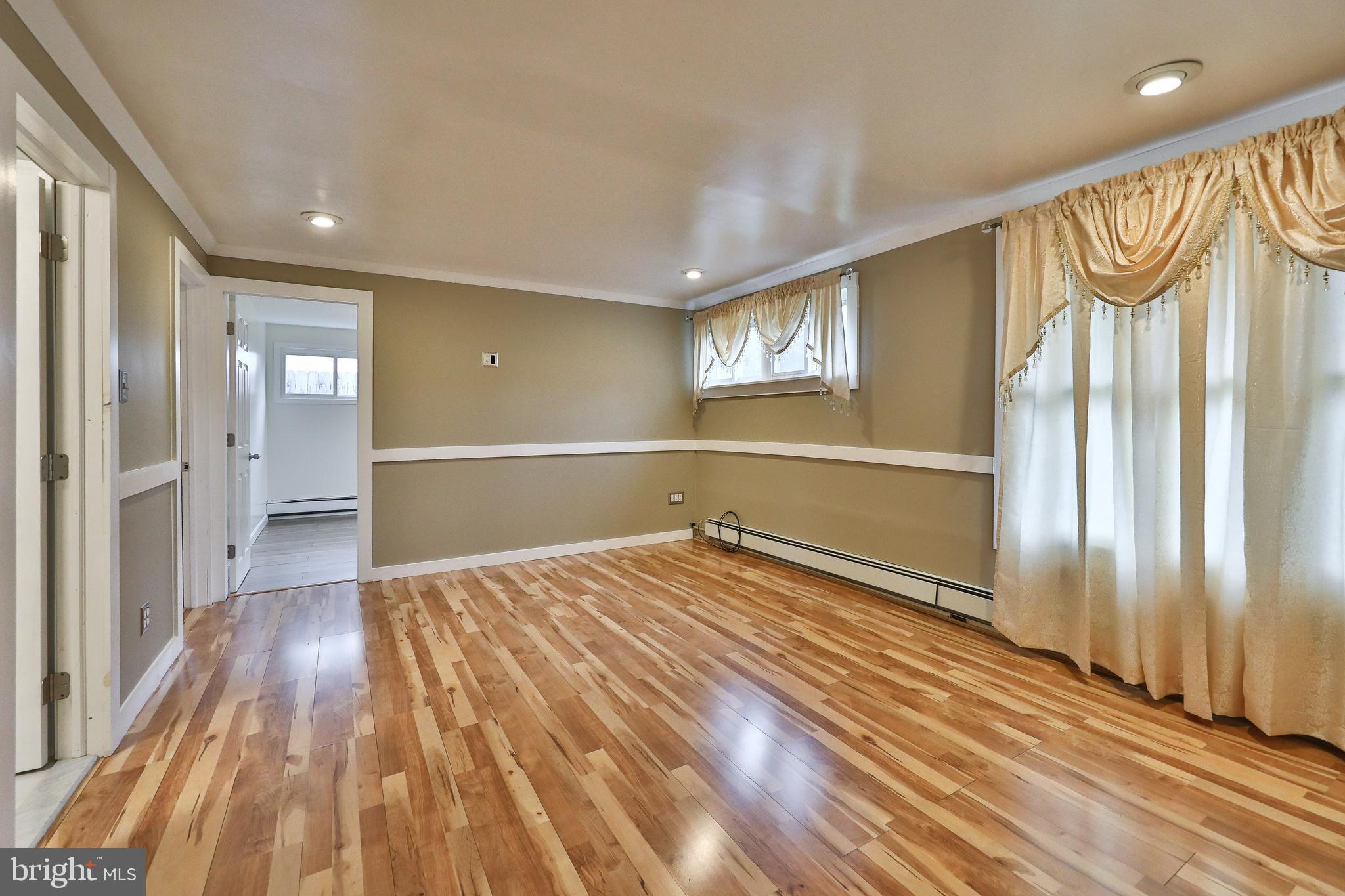 1240 Thomson Road Abington, PA 19001 - Photo 4 of 31 Living Room