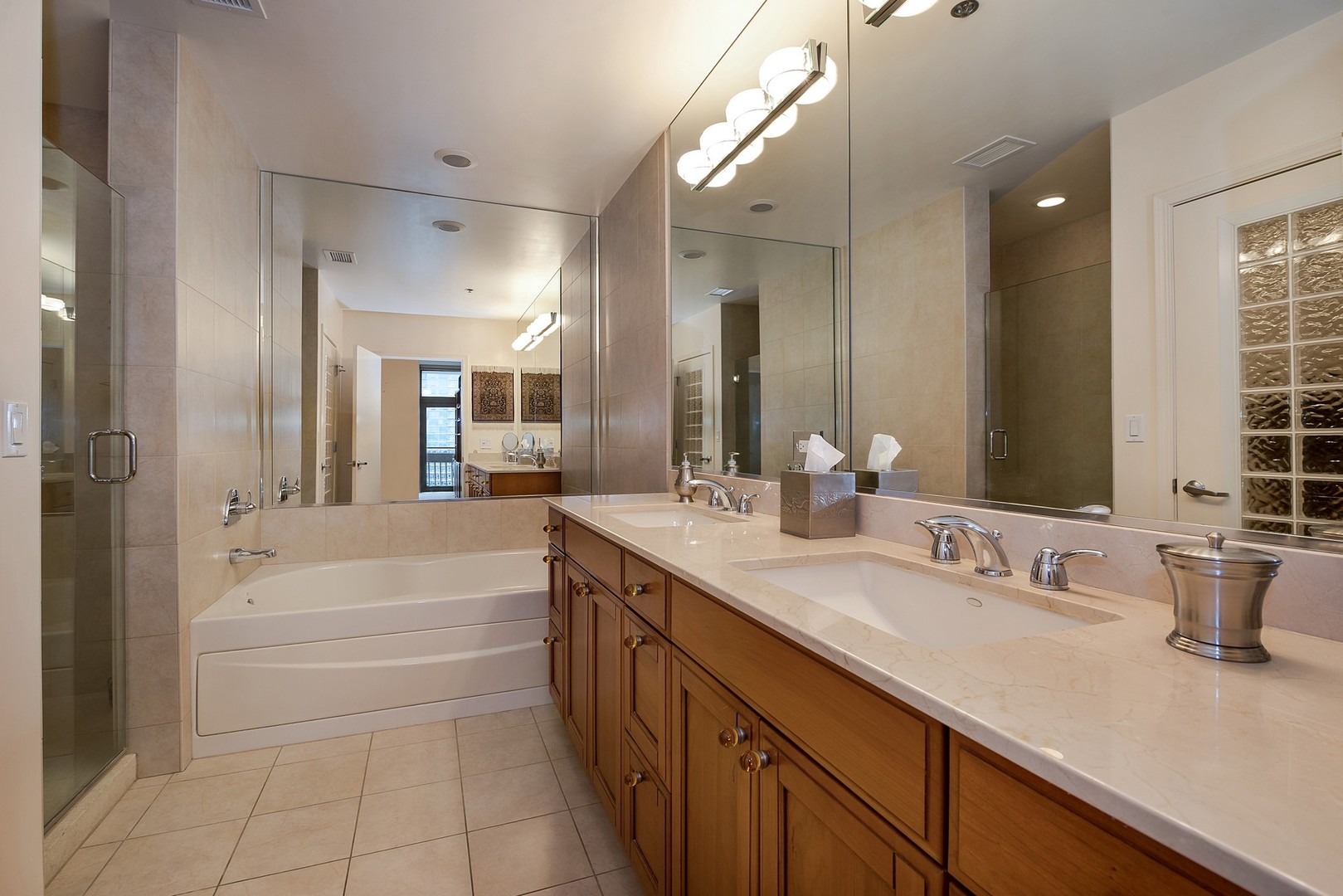 1335 South Prairie Avenue, Unit 1706 Chicago, IL 60605 - Photo 11 of 16 a bathroom with a tub sink and mirror