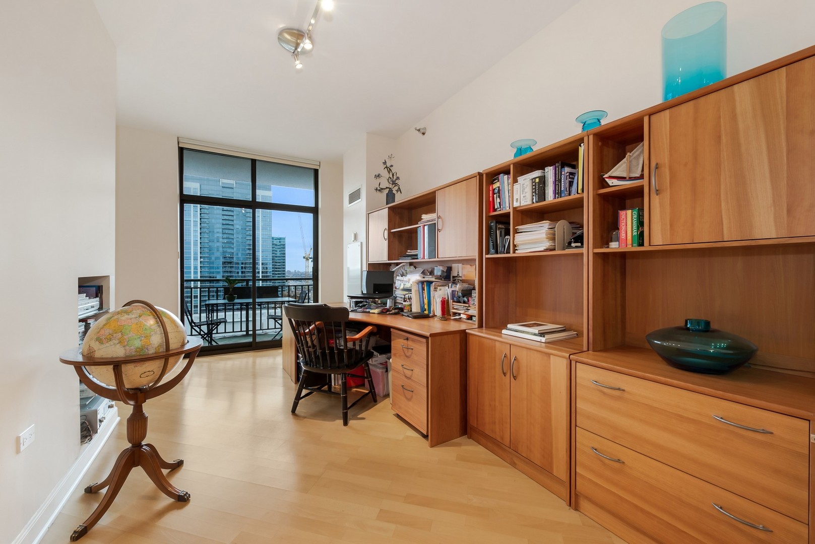 1335 South Prairie Avenue, Unit 1706 Chicago, IL 60605 - Photo 9 of 16 a view of a workspace with furniture and a window