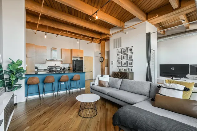 $320,000 | 1040 West Adams Street, Unit 417, Chicago, IL 60607