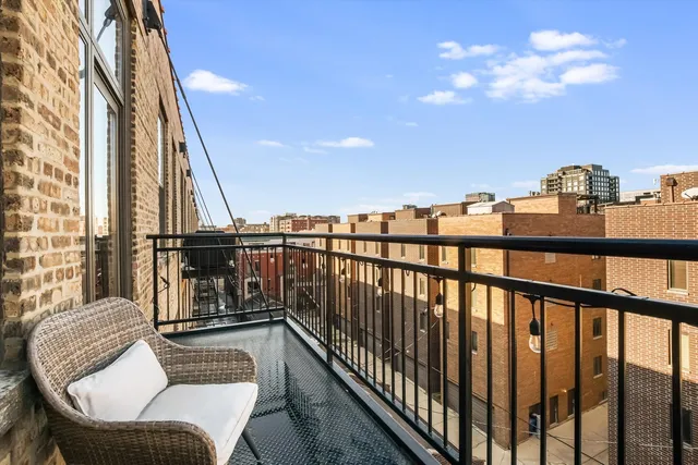 $320,000 | 1040 West Adams Street, Unit 417, Chicago, IL 60607