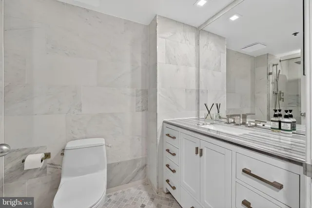 $1,200,000 | 1401 North Oak Street, Unit G5, Arlington, VA 22209