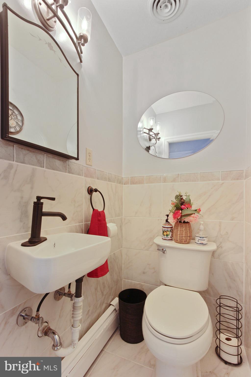 18 Gable Park Road Lancaster, PA 17603 - Photo 12 of 41 Half Bathroom
