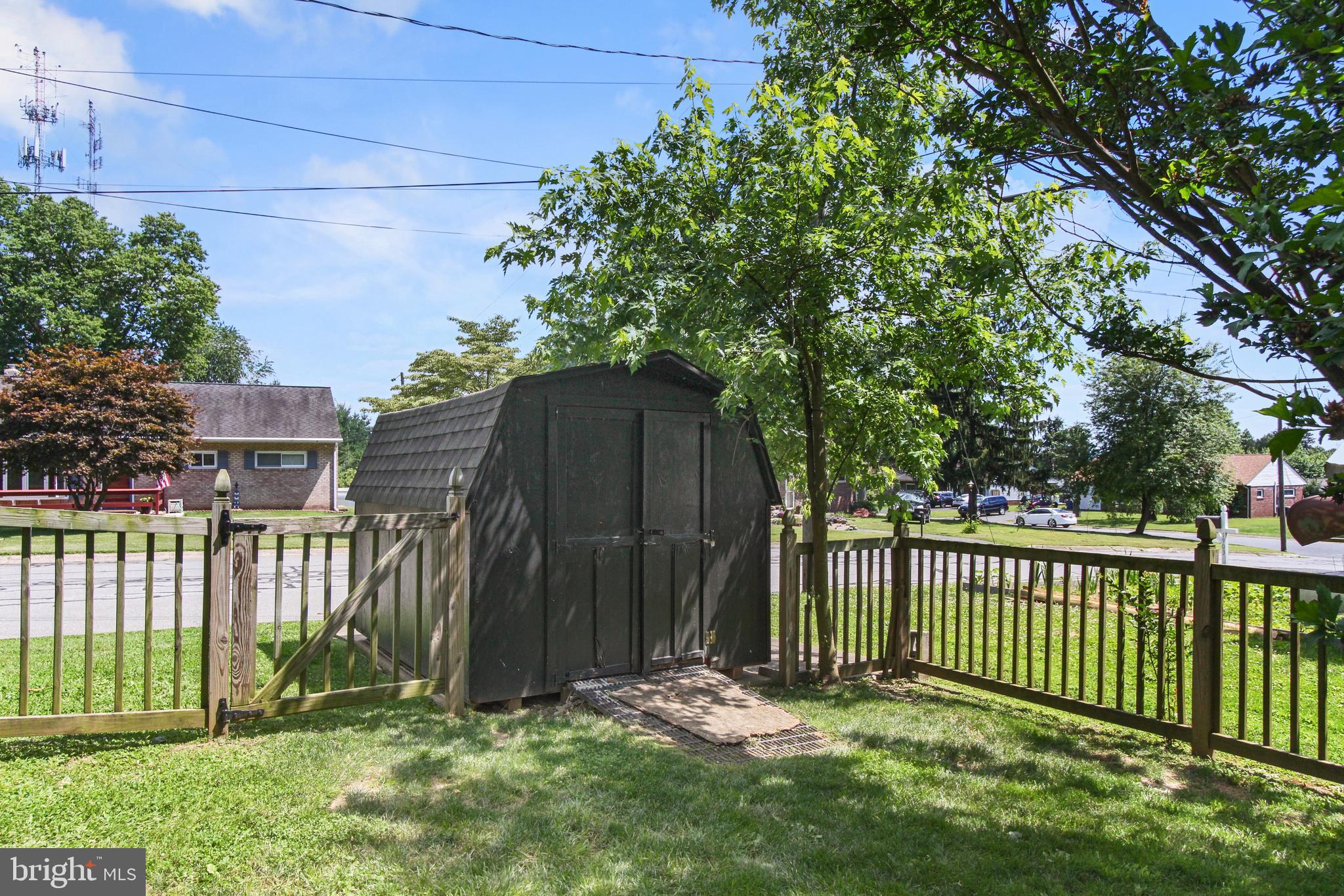 18 Gable Park Road Lancaster, PA 17603 - Photo 30 of 41 Shed/Fenced Yard