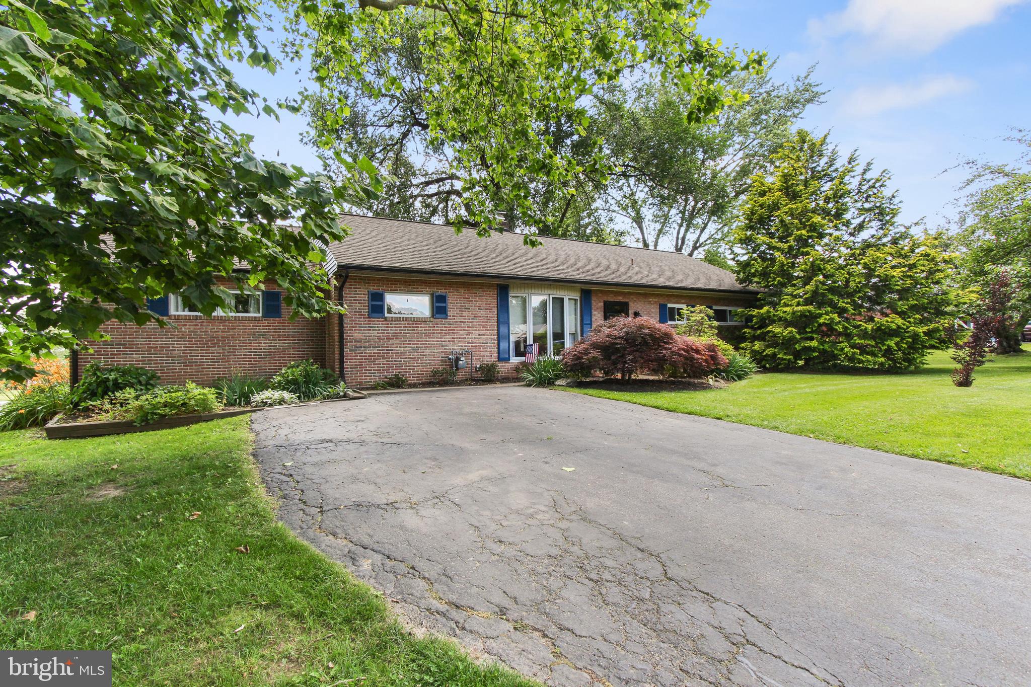 18 Gable Park Road Lancaster, PA 17603 - Photo 35 of 41 Front View