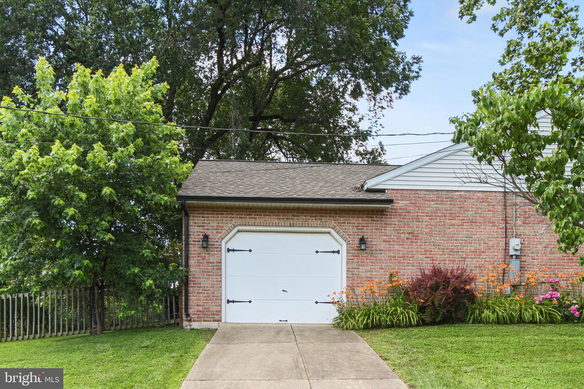 18 Gable Park Road Lancaster, PA 17603 - Photo 37 of 41 1-Car Garage