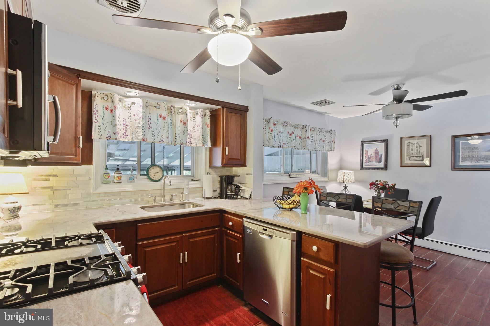 18 Gable Park Road Lancaster, PA 17603 - Photo 7 of 41 Kitchen