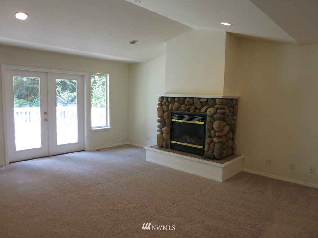 26642 Ritter Lane Northeast Kingston, WA 98346 - Photo 4 of 24 Gallery Image 4