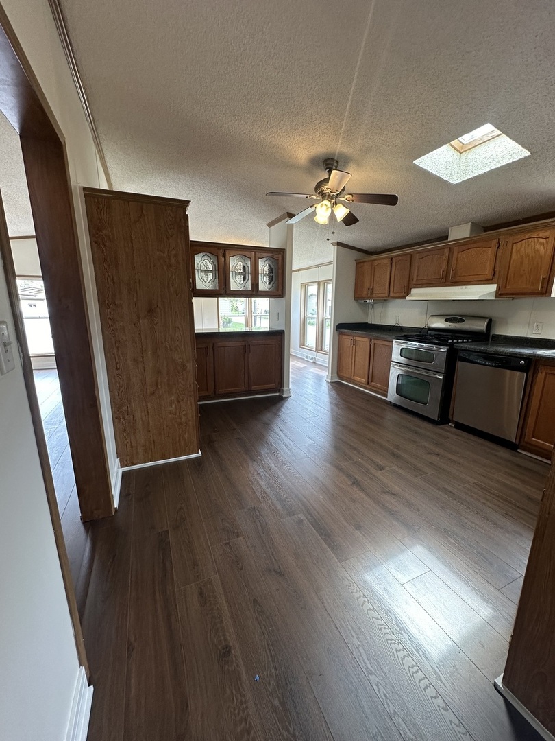 252 Blackthorn Road Matteson, IL 60443 - Photo 3 of 29 Gallery Image 3