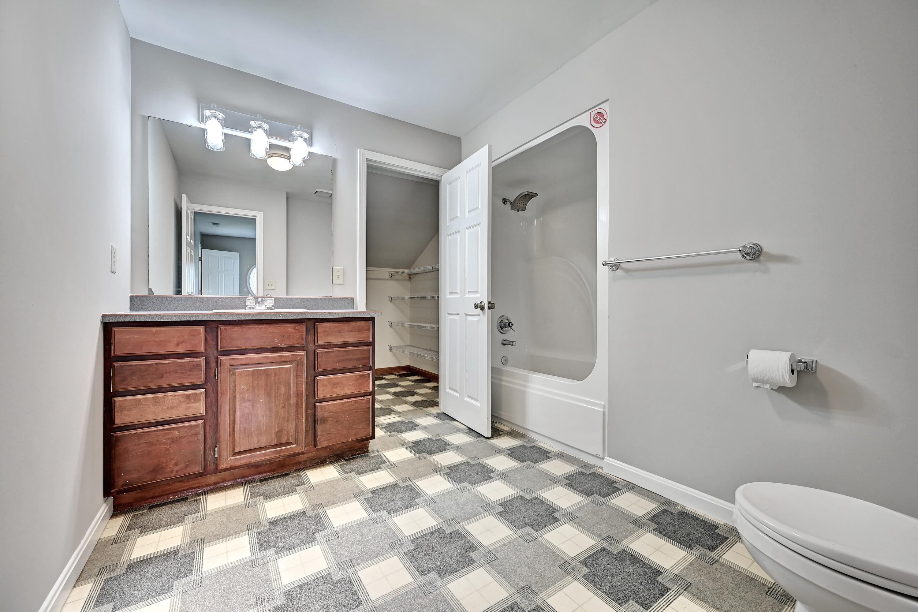 2232 Amsterdam Road Fort Mitchell, KY 41017 - Photo 26 of 36 DSC_5695_6_7_8_9Interior01