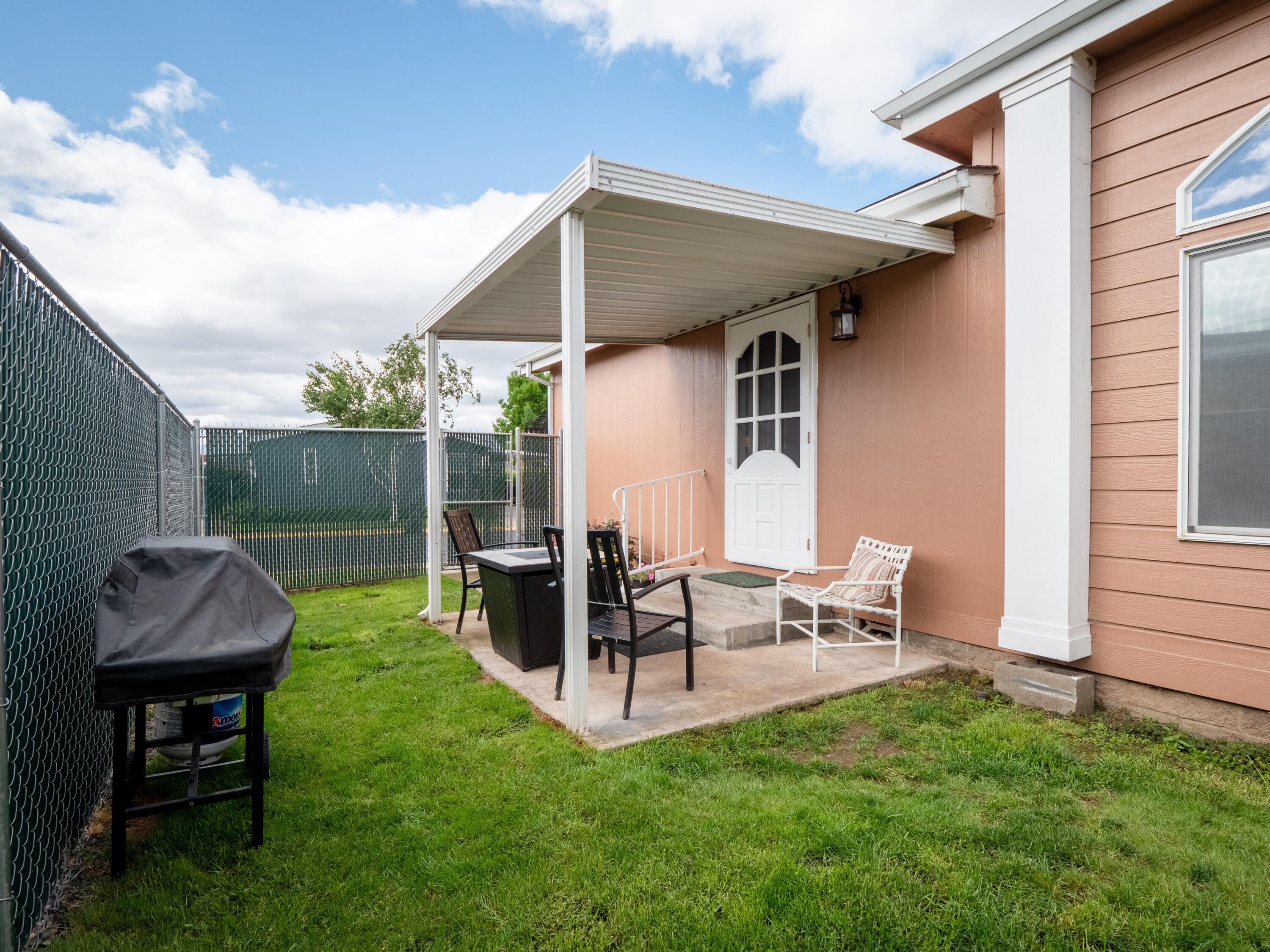 2367 Evan Way Central Point, OR 97502 - Photo 24 of 27 Patio 2