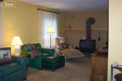 18394 Hickory Ridge Road Fenton, MI 48430 - Photo 7 of 14 20257069-6.JPG