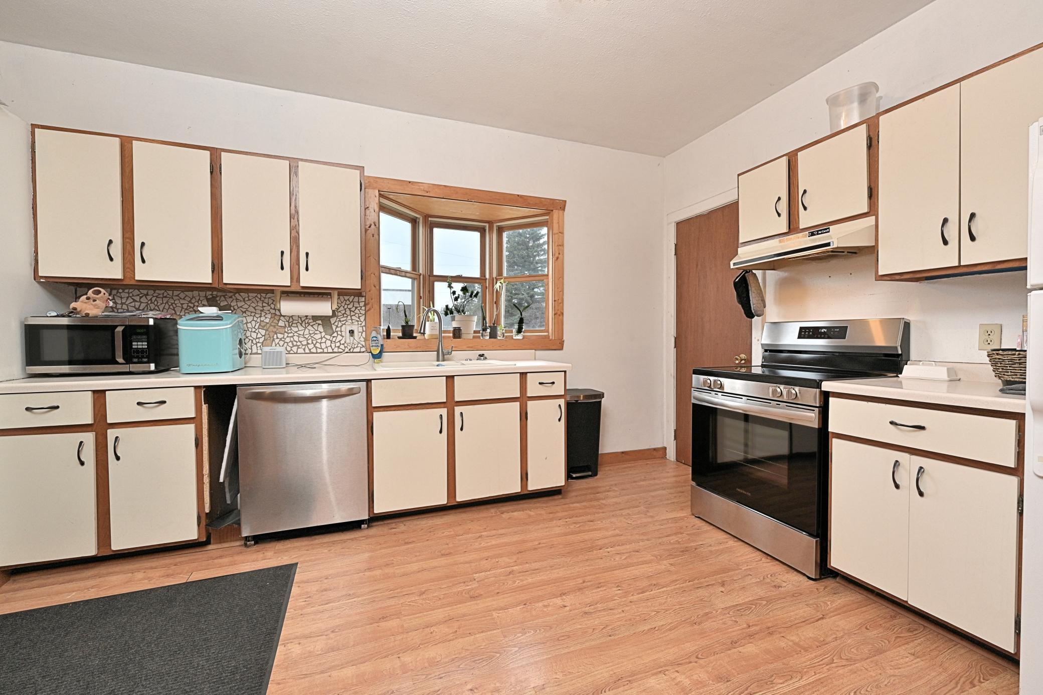 101 Lakeview Boulevard Coleraine, MN 55722 - Photo 8 of 23