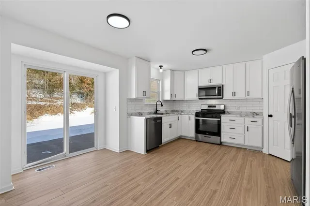 $325,000 | 5709 Portsmouth Lane, House Springs, MO 63051