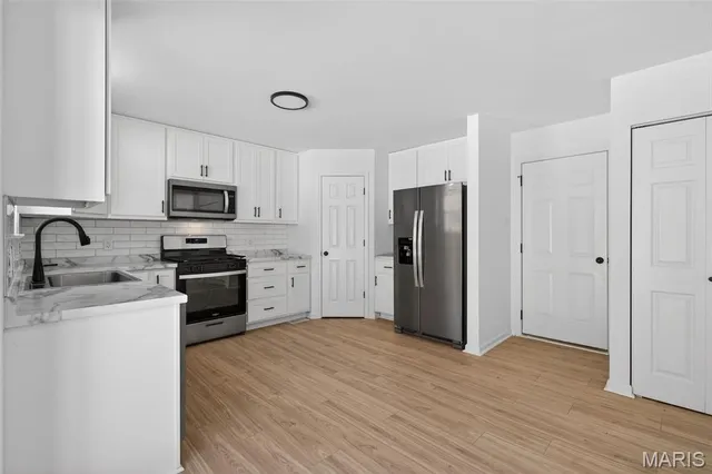 $325,000 | 5709 Portsmouth Lane, House Springs, MO 63051