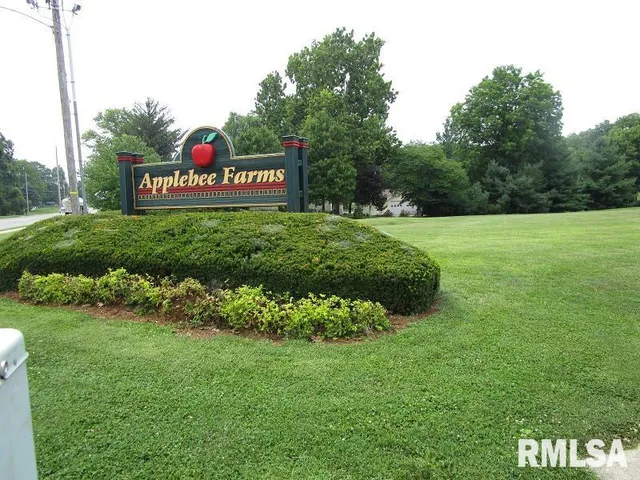 $29,900 | 1 Wadsworth Drive, Jacksonville, IL 62650