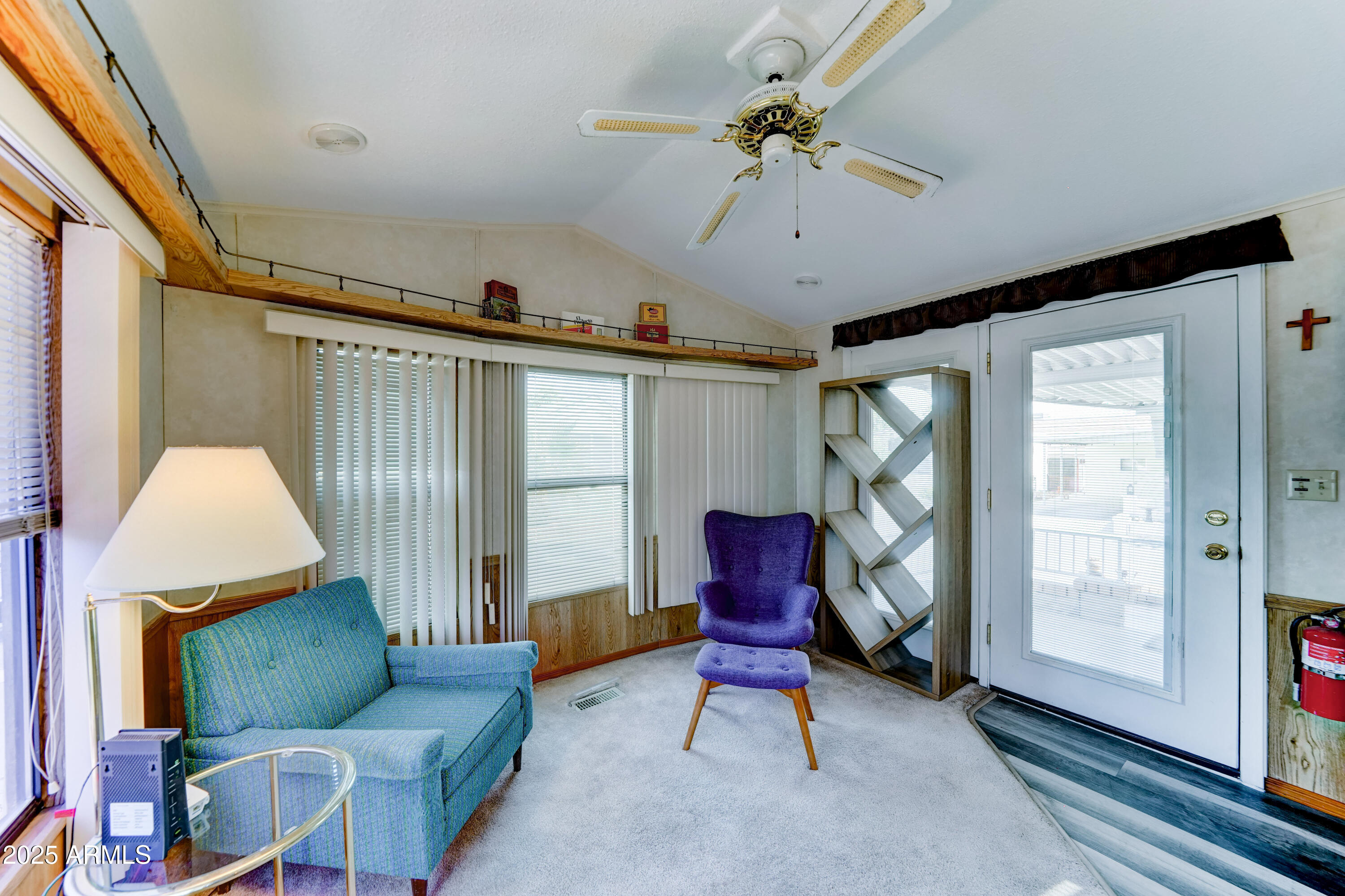 111 South Greenfield Road, Unit 547 Mesa, AZ 85206 - Photo 5 of 28 Inside window blinds on front door