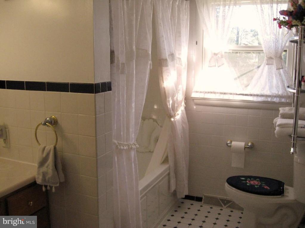 2145 Coventry Road Lancaster, PA 17601 - Photo 18 of 26 Gallery Image 18