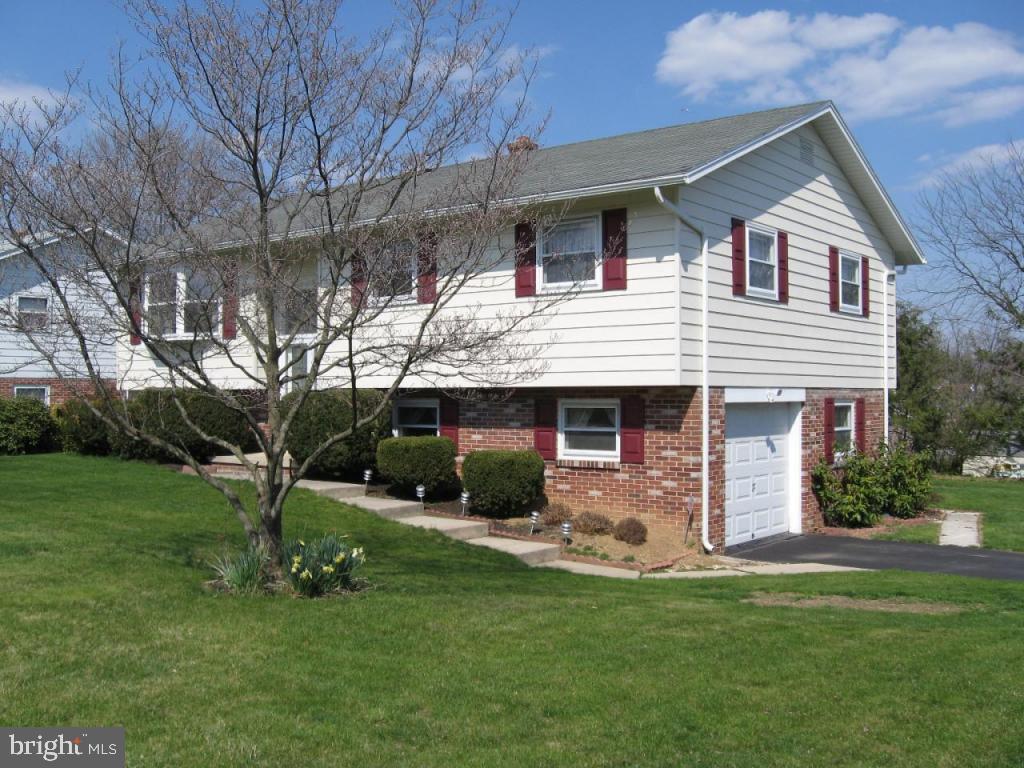 2145 Coventry Road Lancaster, PA 17601 - Photo 2 of 26 Gallery Image 2